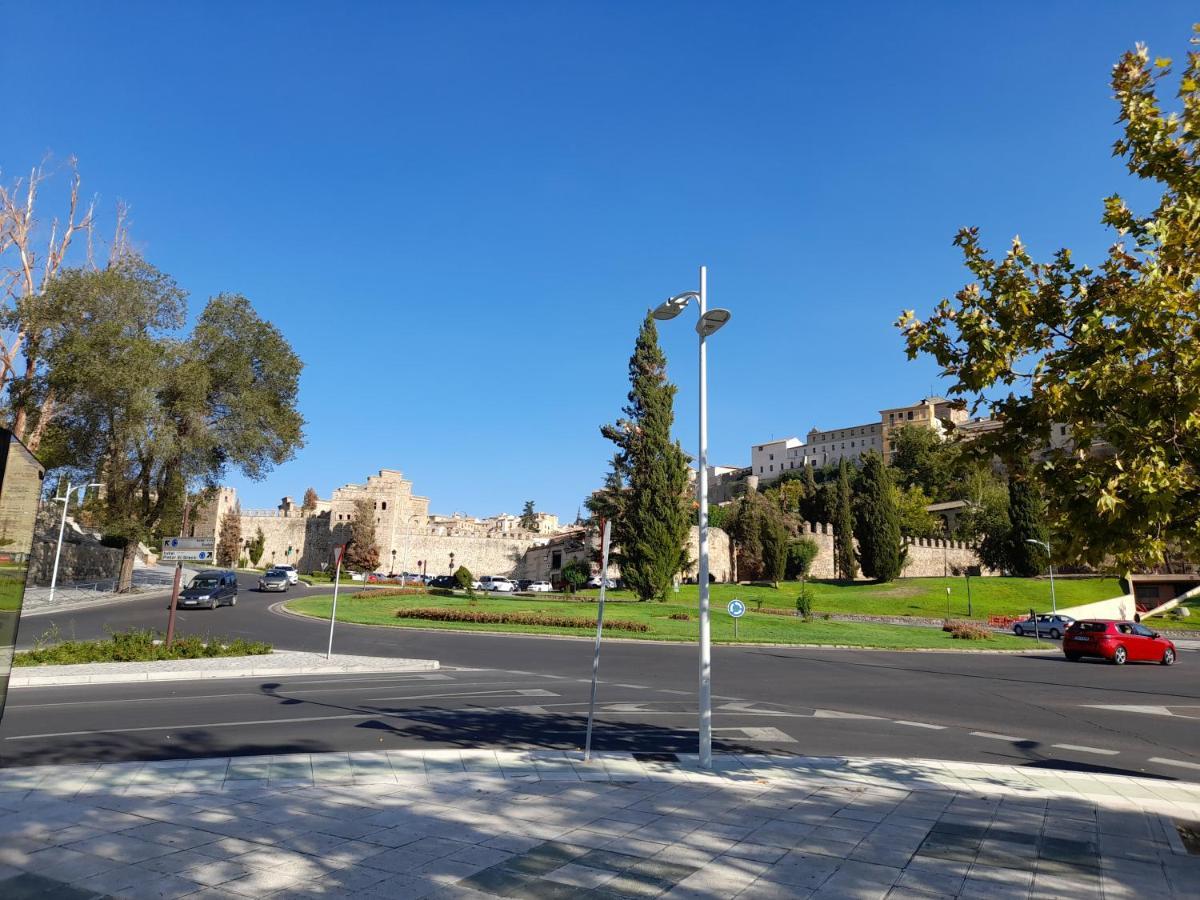 No Fiestas, 5 Dormitorios Solo Familias, Parejas O Trabajo Parking Publico Gratis A 300M Tolède Extérieur photo